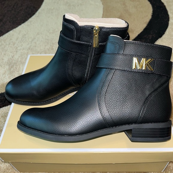 BRAND NEW Michael Kors MK Jilly Flat Ankle Booties - Picture 1 of 16